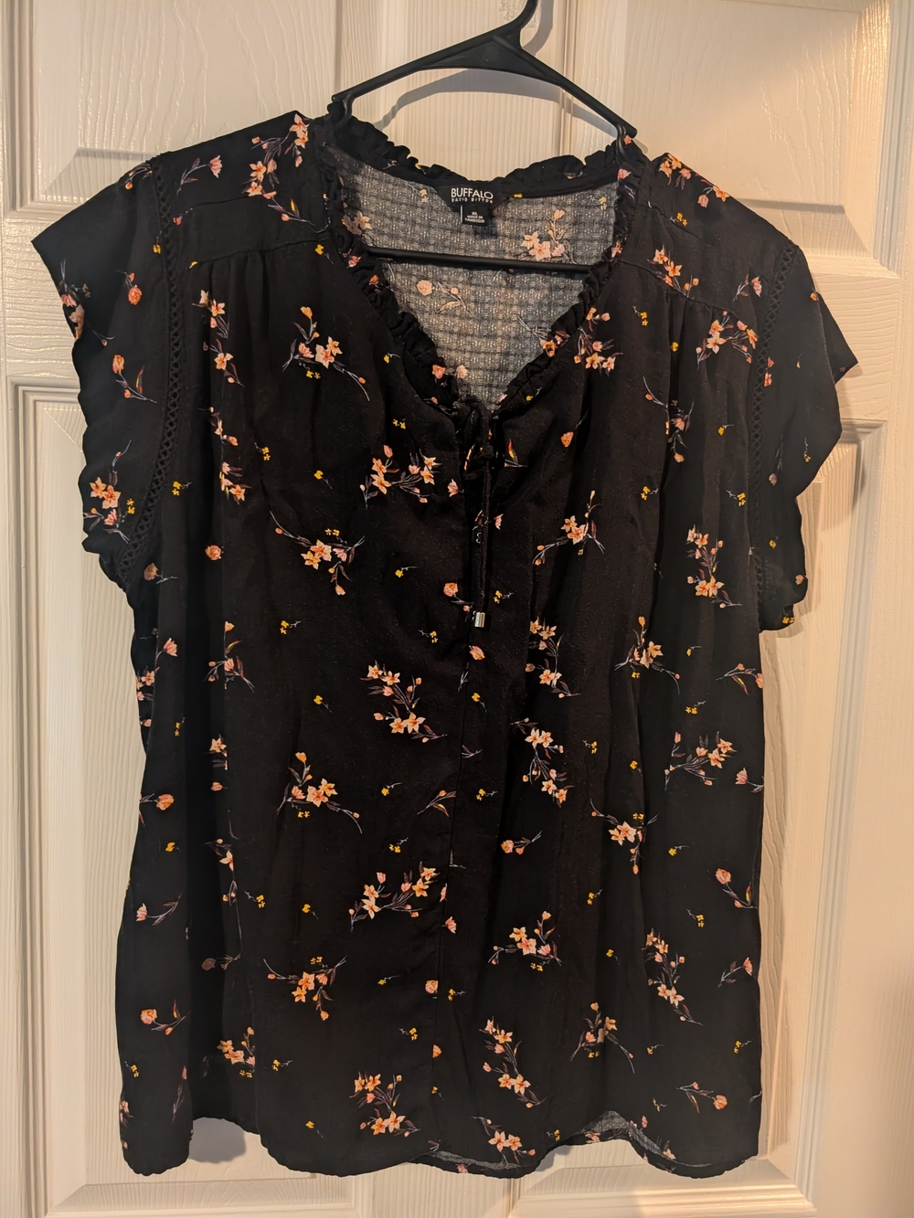 Buffalo David Bitton Black Floral Tie-Neck Flutter Sleeve Blouse
